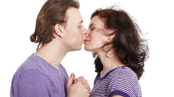 性生活前如何调情？性生活中男人最喜欢的七部前戏