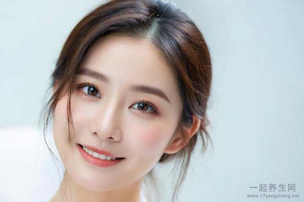 翘臀美女怎么进行后进式 性爱前