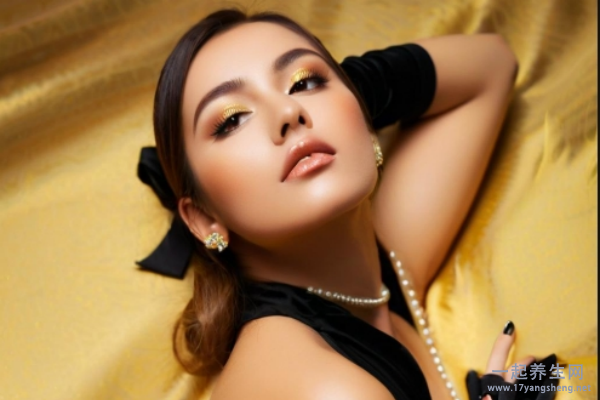 女人在床的性姿势 坐凳子上的性