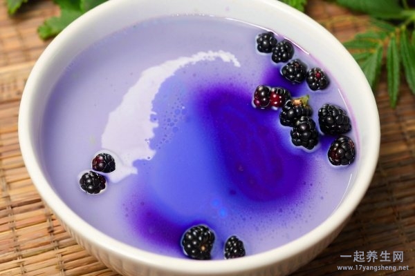 泡黑枸杞用多少度的水 黑枸杞泡